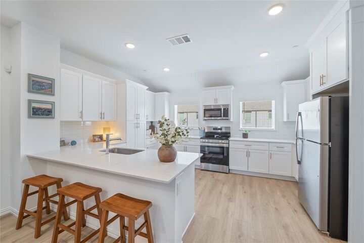 Property Photo: 5256 Springlake Parkway TX 76117