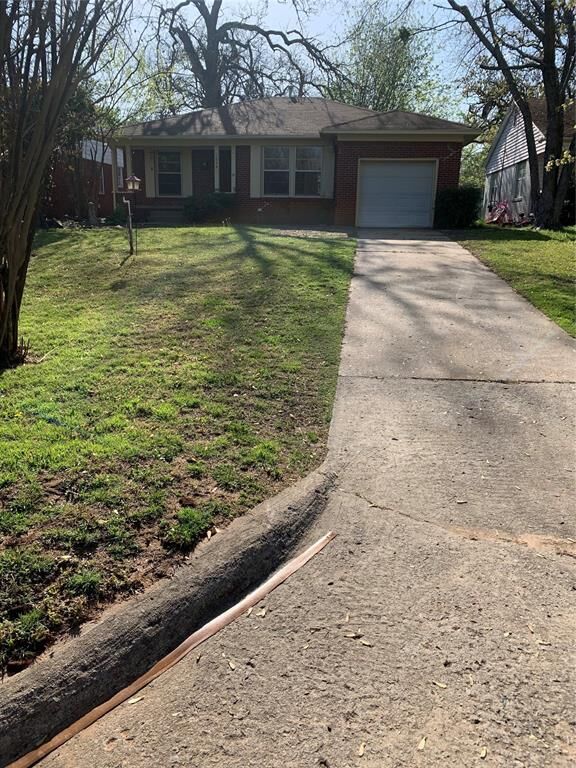 Property Photo: 1006 N Market Street OK 74801