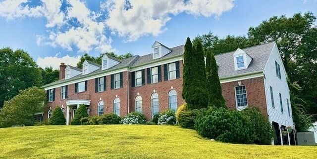 Property Photo: 6 Everett Circle MA 01748