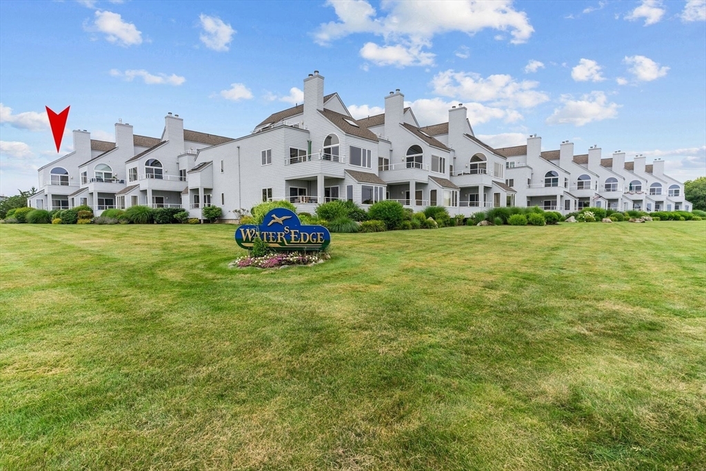 Property Photo:  201 Bellevue Ct 201  RI 02882 