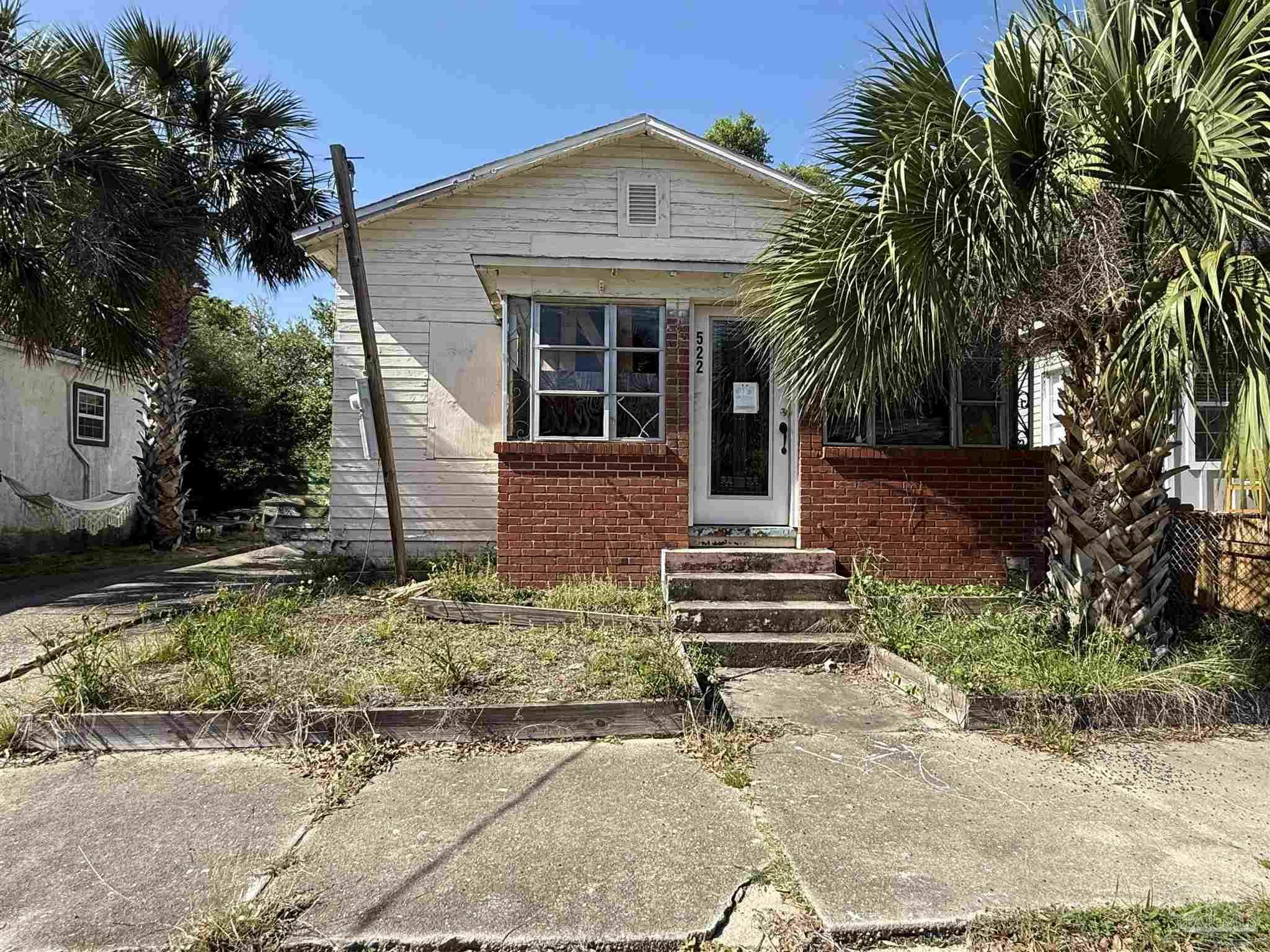 Property Photo: 522 W La Rua St FL 32501