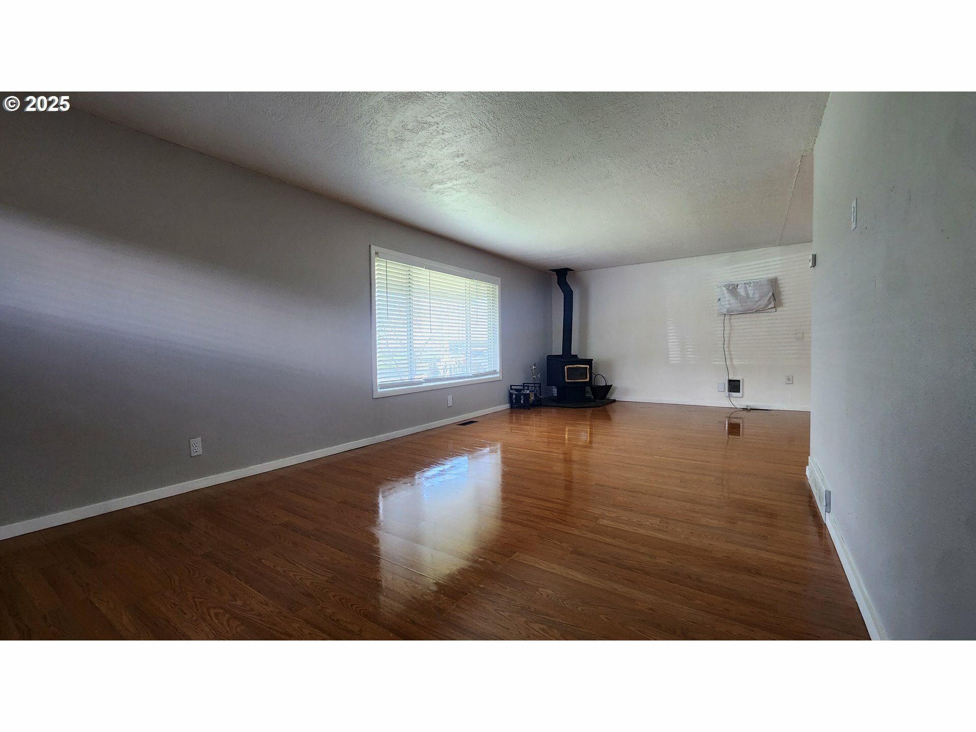 Property Photo: 515 E Collins St WA 98620