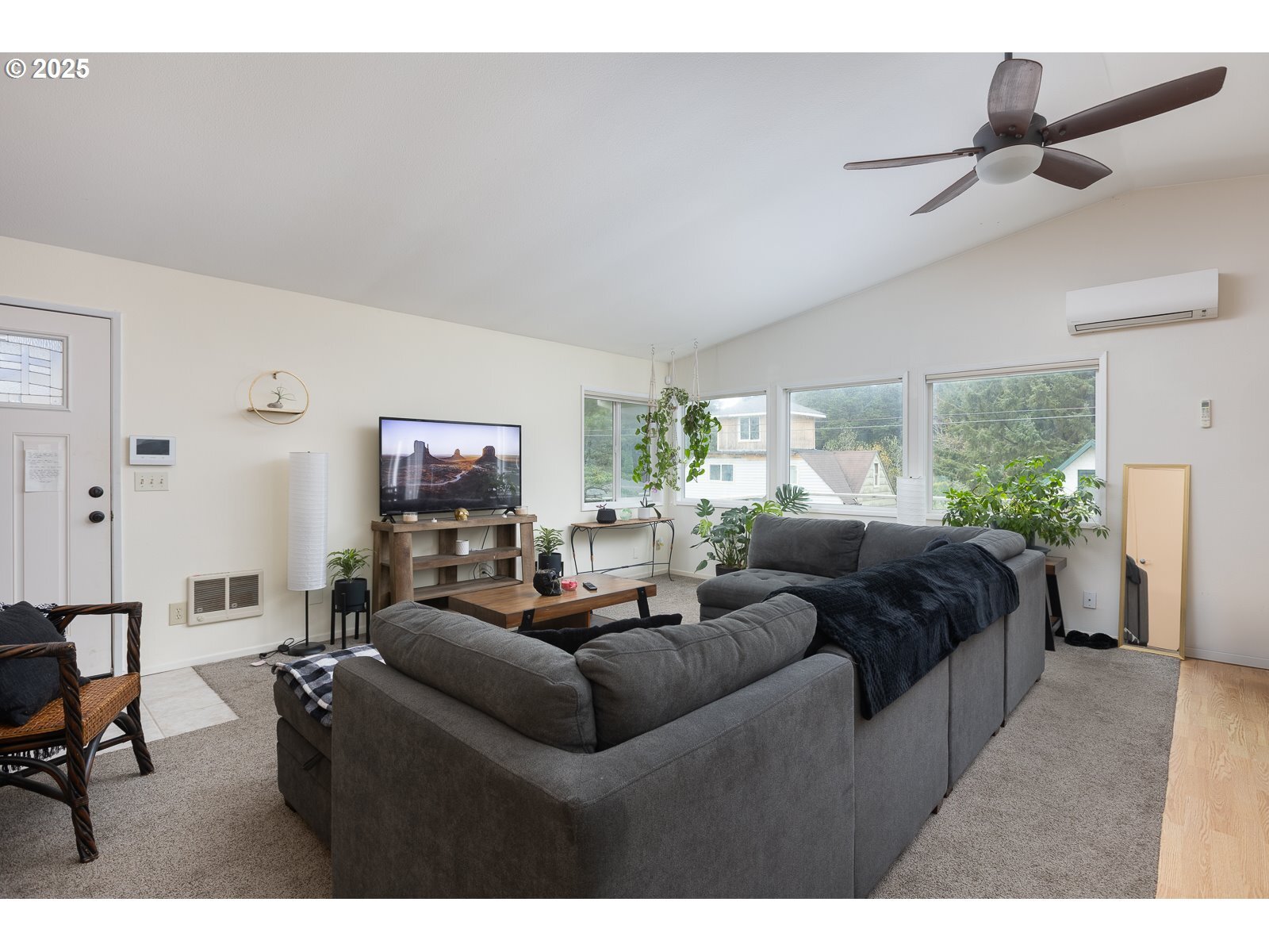 Property Photo:  2950 SW Beach Ave  OR 97367 