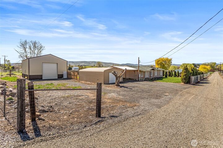 Property Photo:  570  Livengood Road  WA 98923 