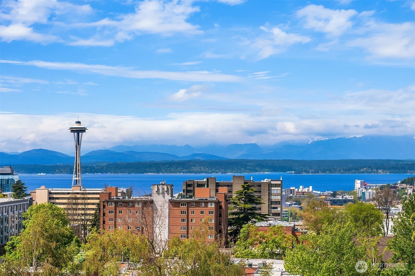 Property Photo: 1233 E Roy Street WA 98102