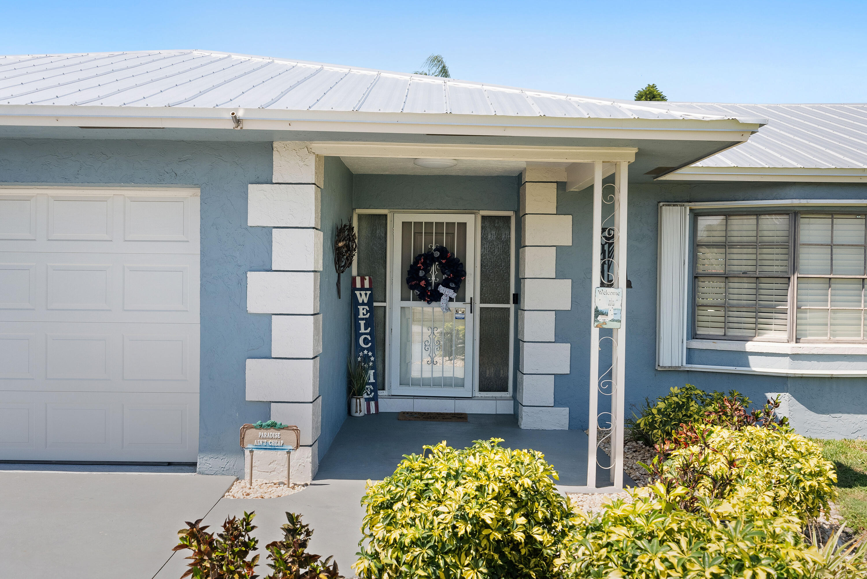 Property Photo: 641 SE Whitmore Drive FL 34984