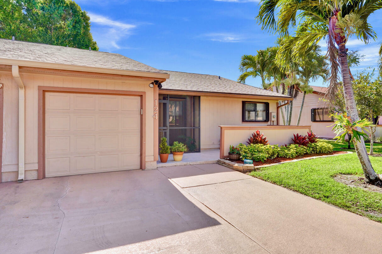 Property Photo: 124 Mayfair Lane FL 33426