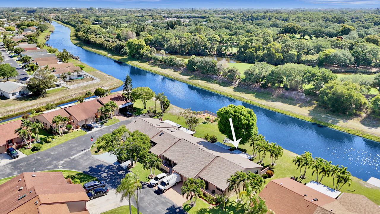 Property Photo: 124 Mayfair Lane FL 33426
