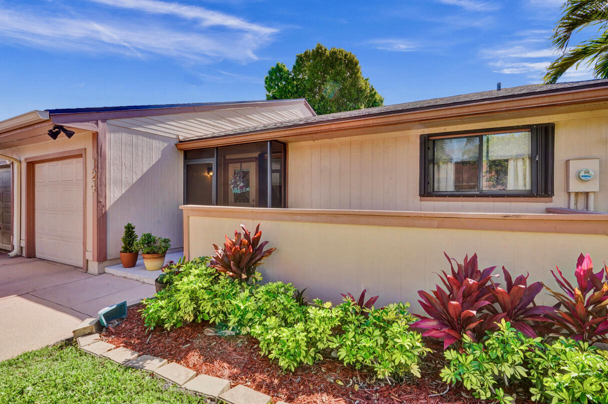 Property Photo:  124 Mayfair Lane  FL 33426 