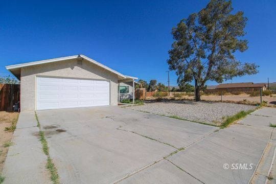 Property Photo: 1532 S McCall St CA 93555