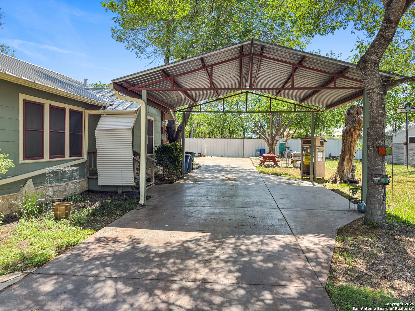 Property Photo: 1175 W Coll TX 78130