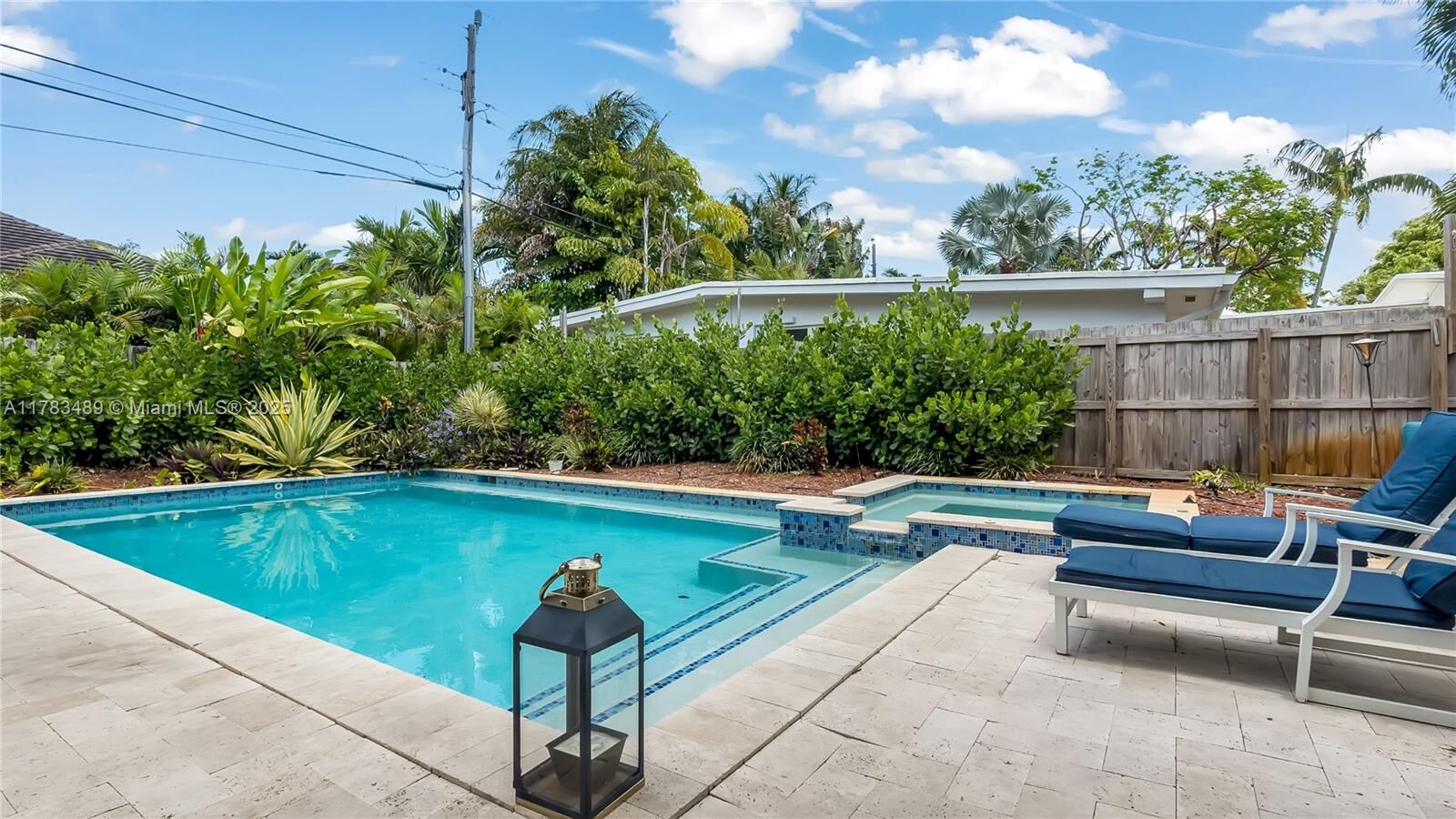 Property Photo:  1621 N Victoria Park Rd  FL 33305 
