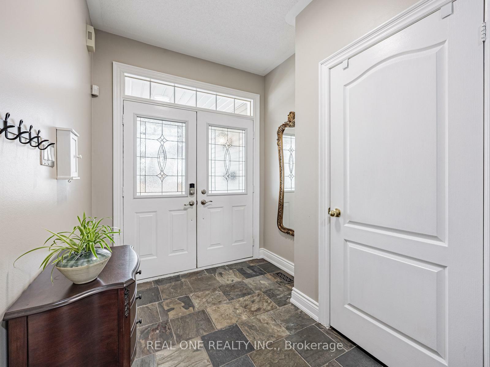 Photo de la propriété: 51 Hanson Crescent ON L1M 2K9
