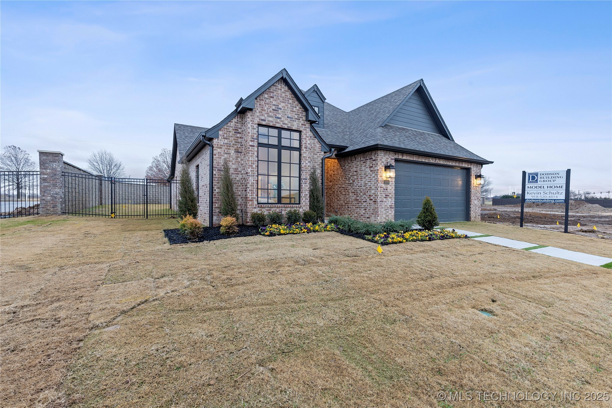 Property Photo: 3702 W Laredo Place OK 74012