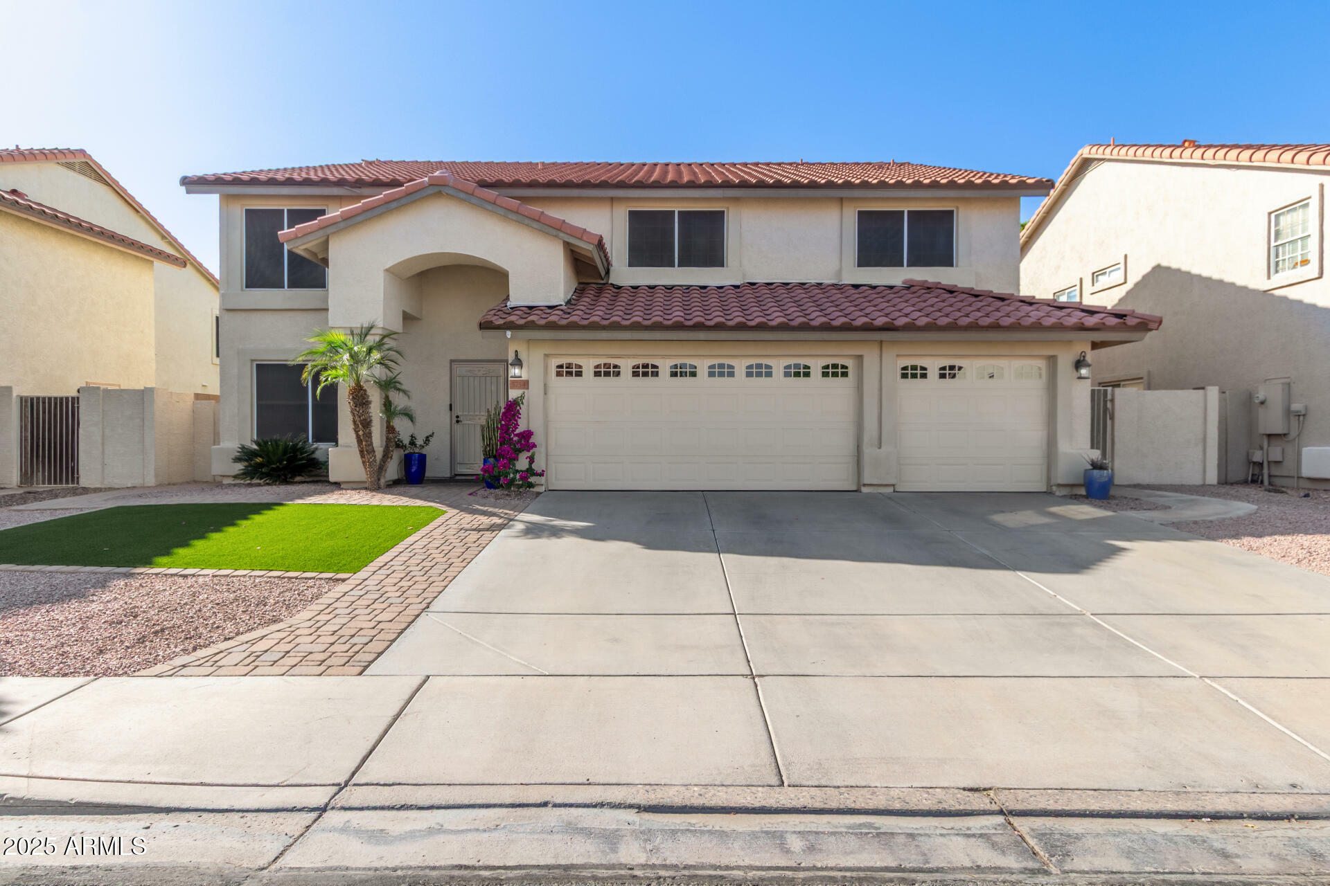 Property Photo: 5754 W Larkspur Drive AZ 85304