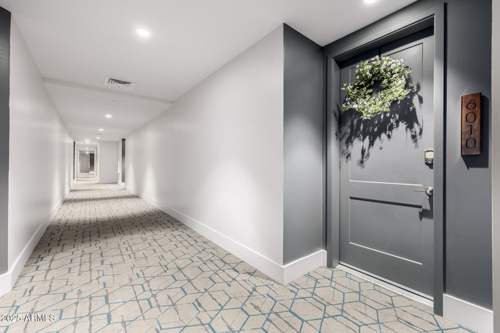 Property Photo: 3131 N Central Avenue 6010 AZ 85012