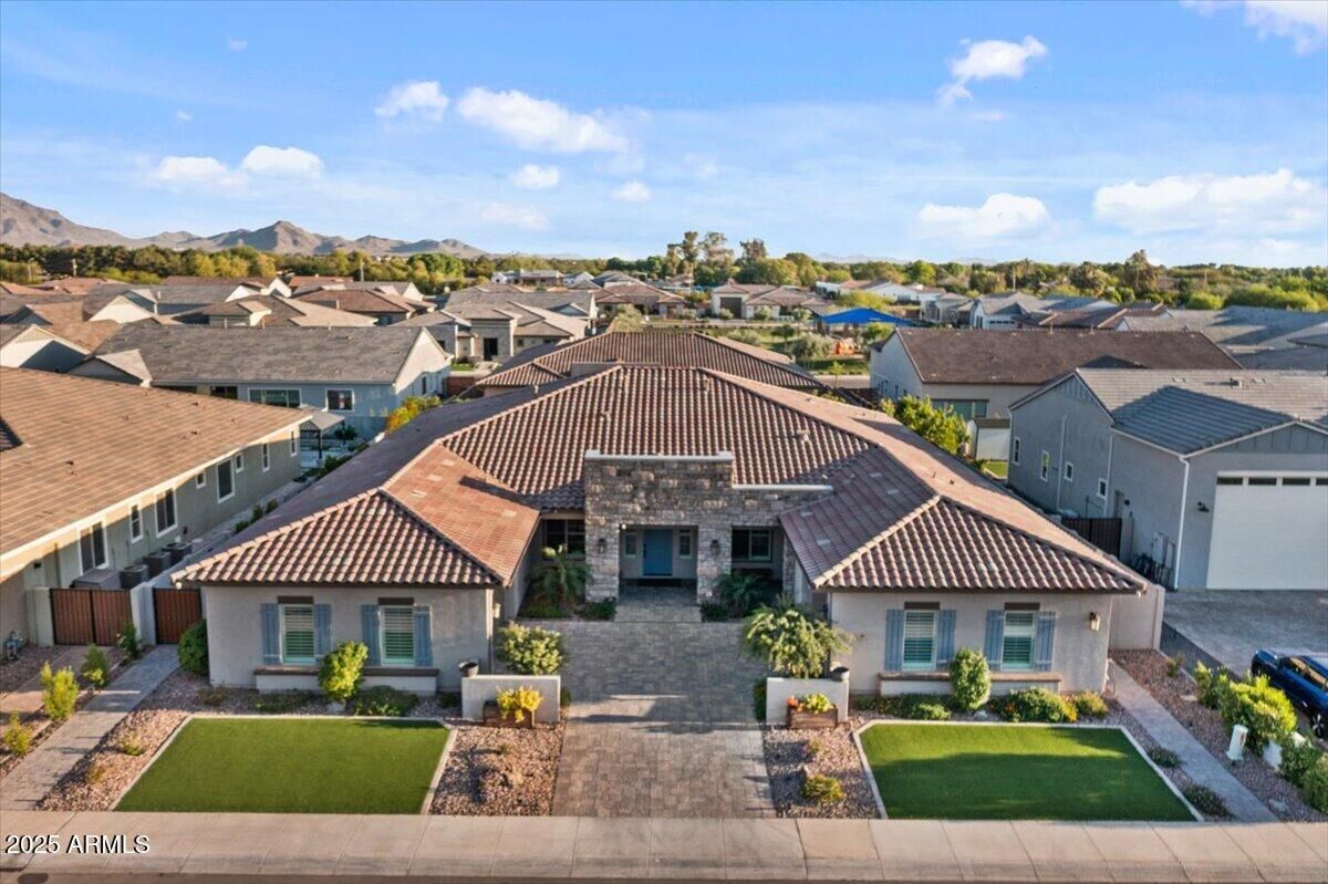Property Photo: 1261 E Lynx Way AZ 85298