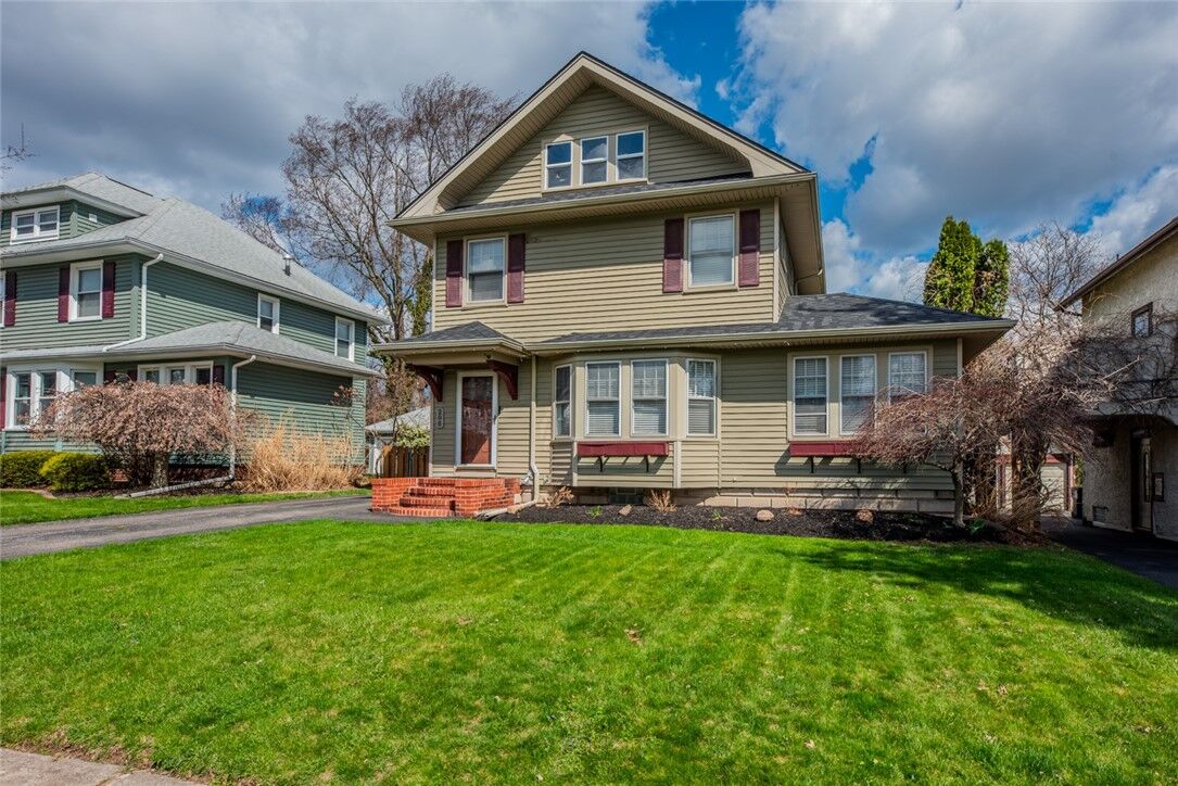 Property Photo:  200 Hurstbourne Road  NY 14609 