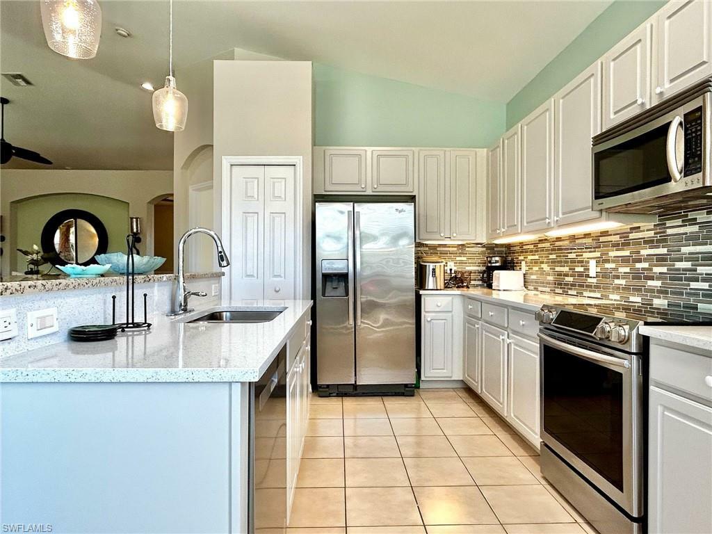 Property Photo: 9120 Spanish Moss Way 521 FL 34135