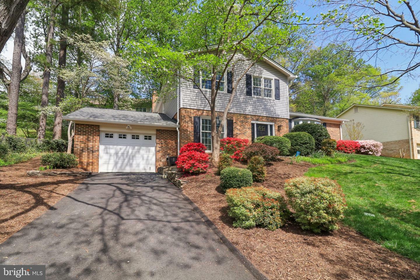 Property Photo: 1847 Foxstone Drive VA 22182