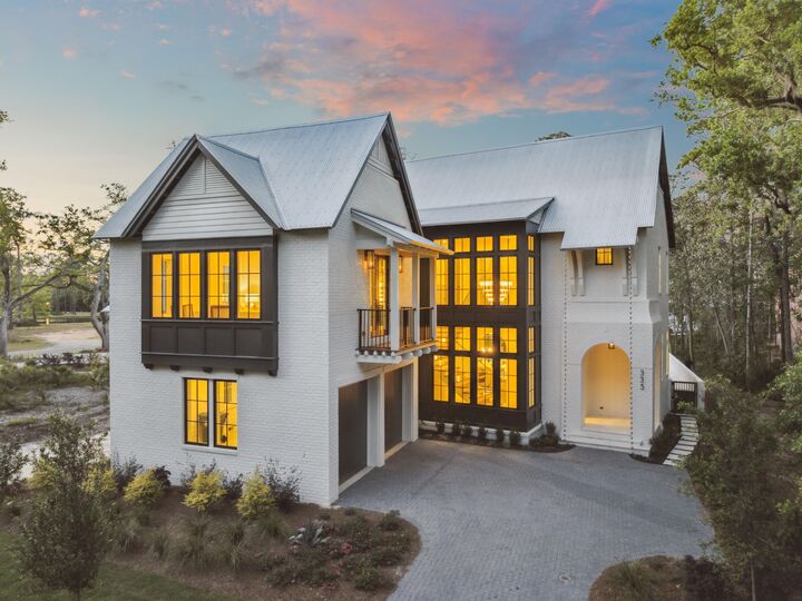 Property Photo: 335 Churchill Oaks Drive FL 32459