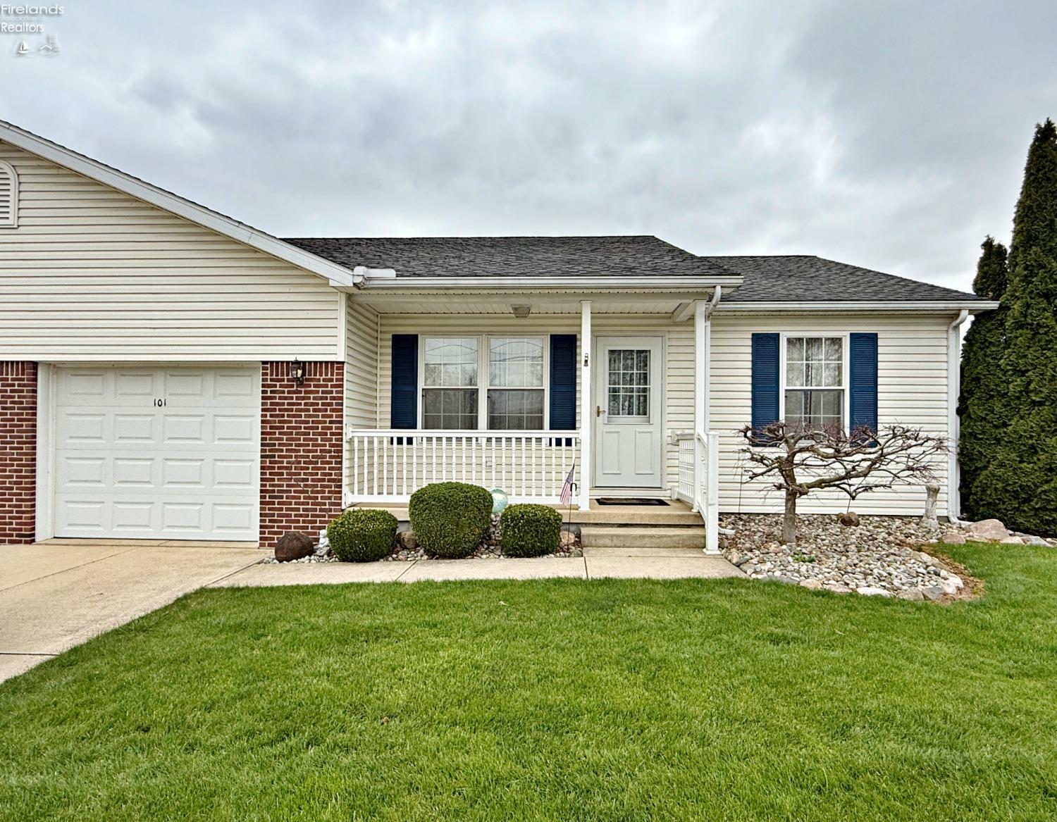 Property Photo:  101 E Teakwood Court  OH 44883 