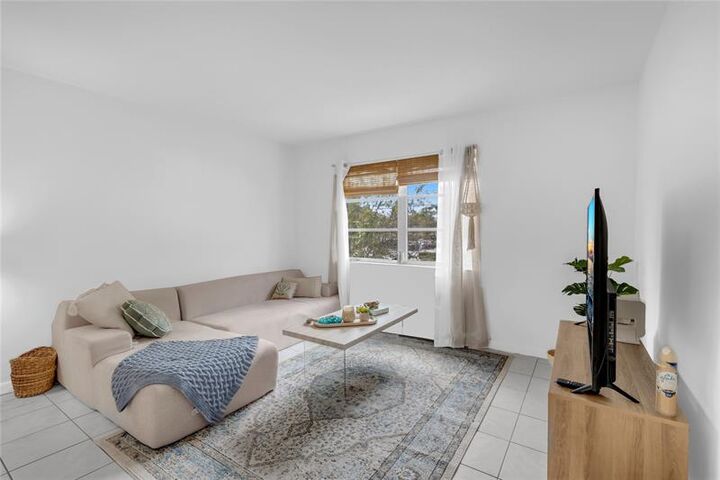 Property Photo:  1950 N Andrews Ave 210D  FL 33311 