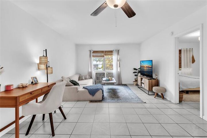 Property Photo: 1950 N Andrews Ave 210D FL 33311