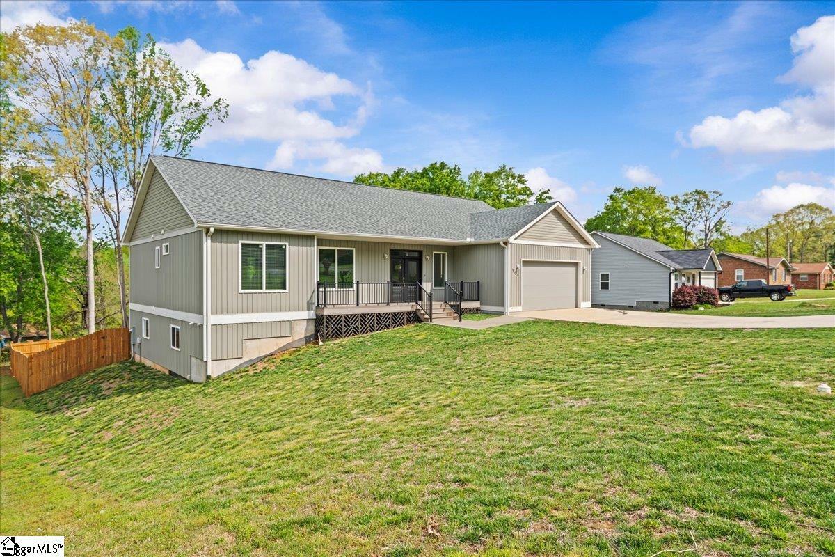 308 Pineridge Drive  Spartanburg SC 29303 photo