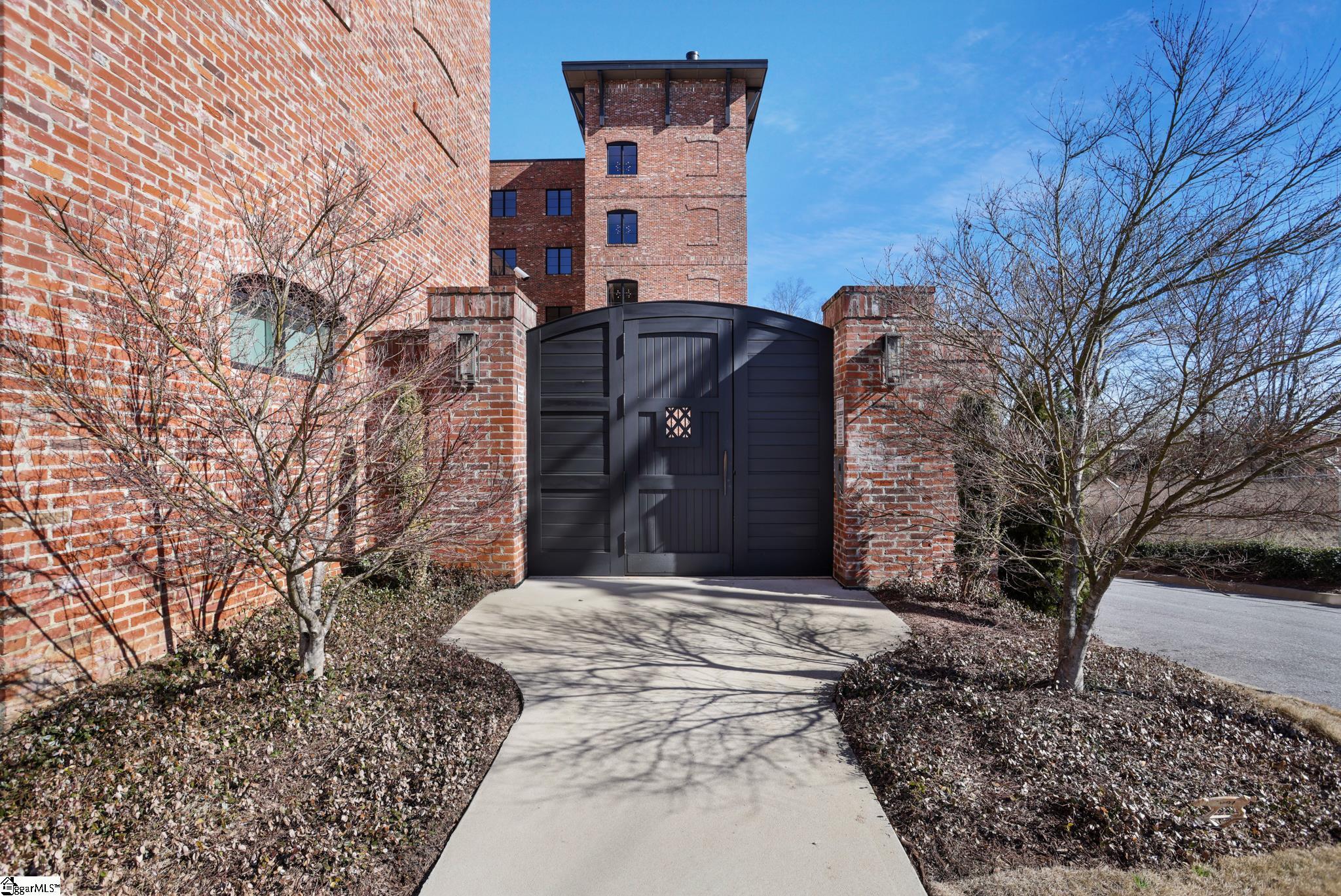 Property Photo: 110 N Markley Street Unit 304 SC 29601