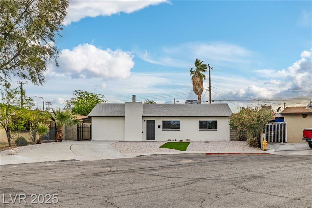 Property Photo: 2905 Dogwood Court NV 89030