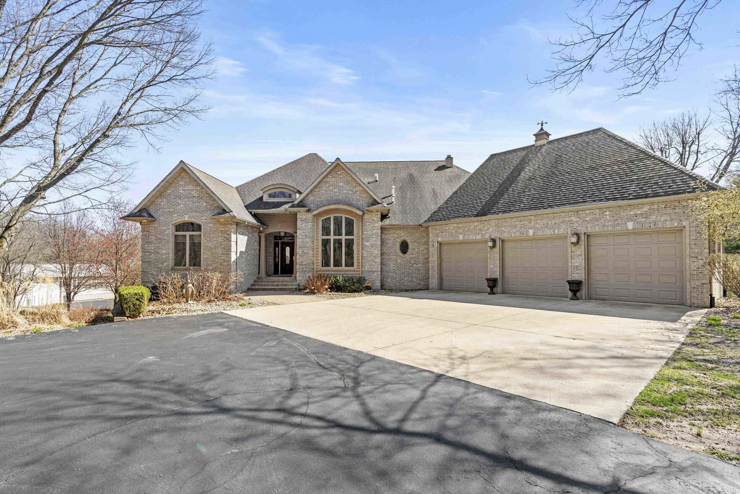 Property Photo: 1157 E 600 N IN 46350
