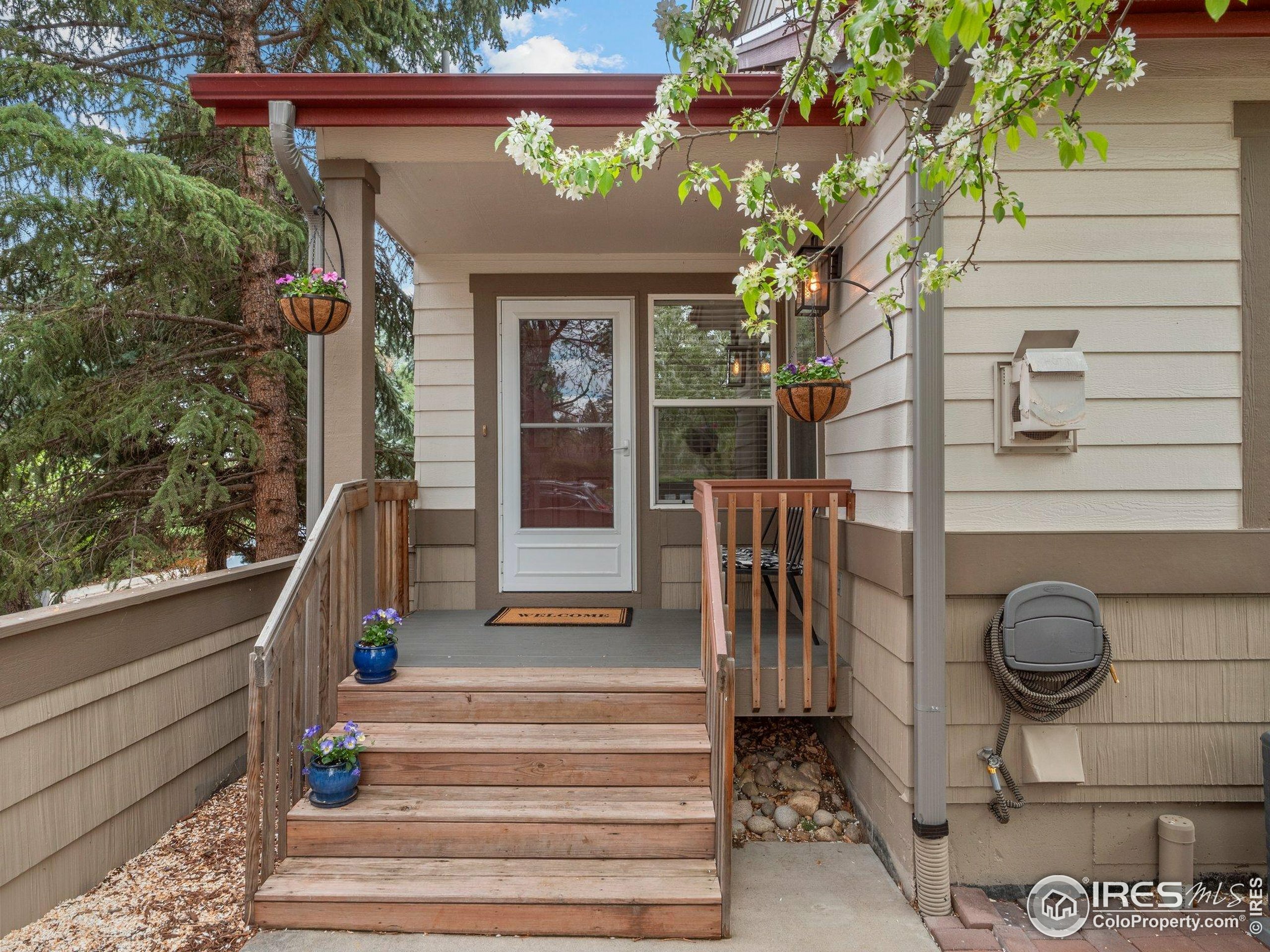 Property Photo: 2069 N Fork Dr CO 80026
