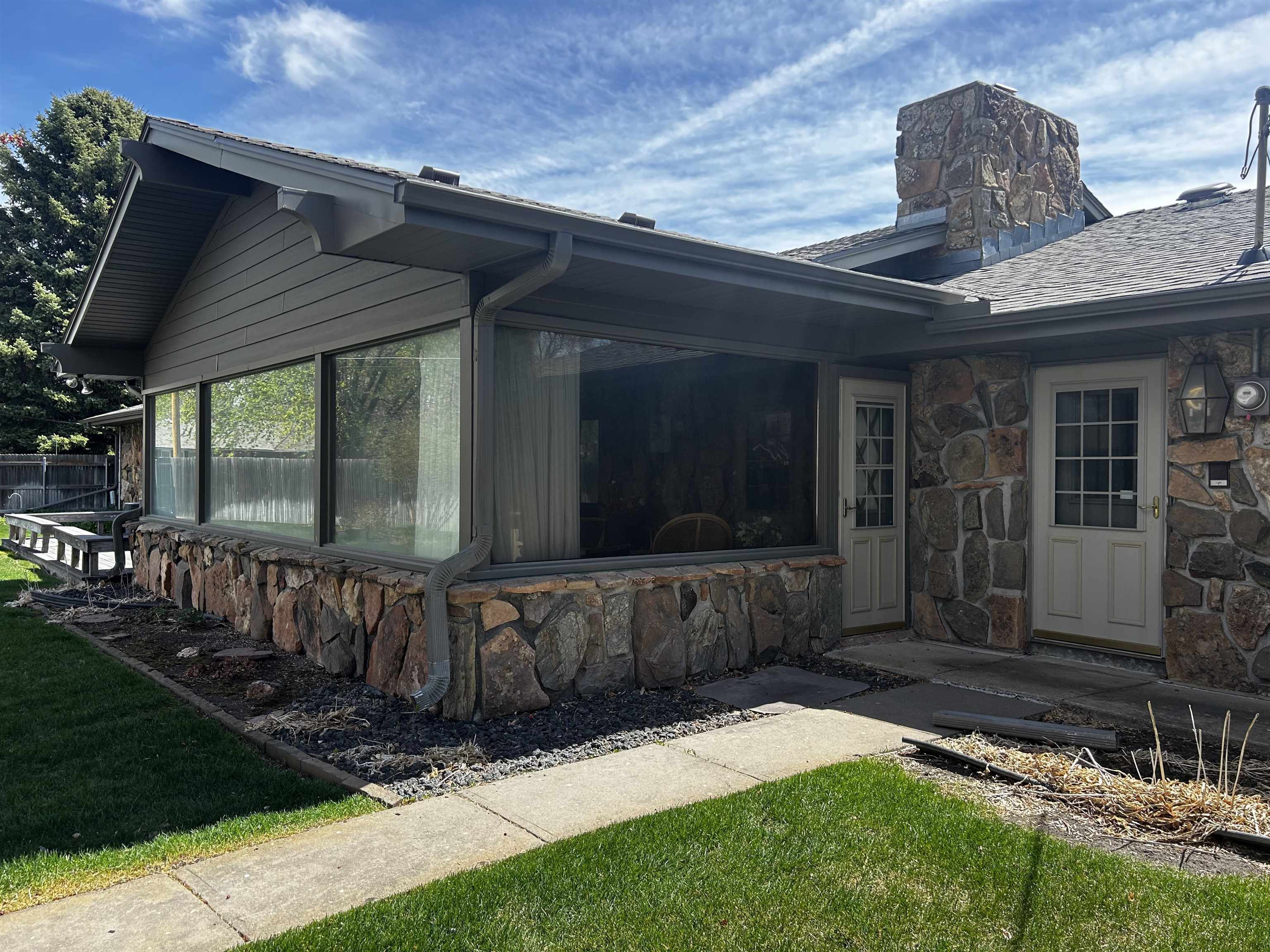 Property Photo: 2001 Sunset Dr. NE 69101