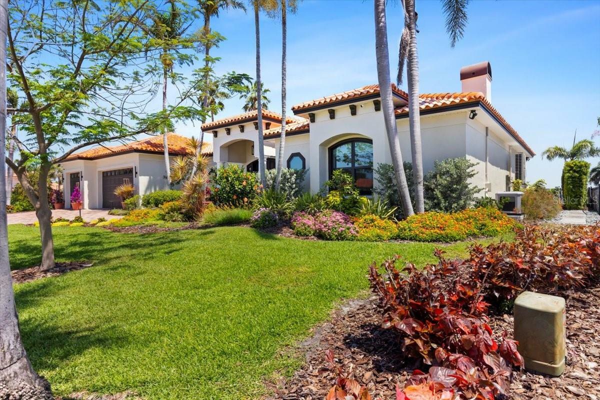 Property Photo: 2012 Carolina Circle NE FL 33703