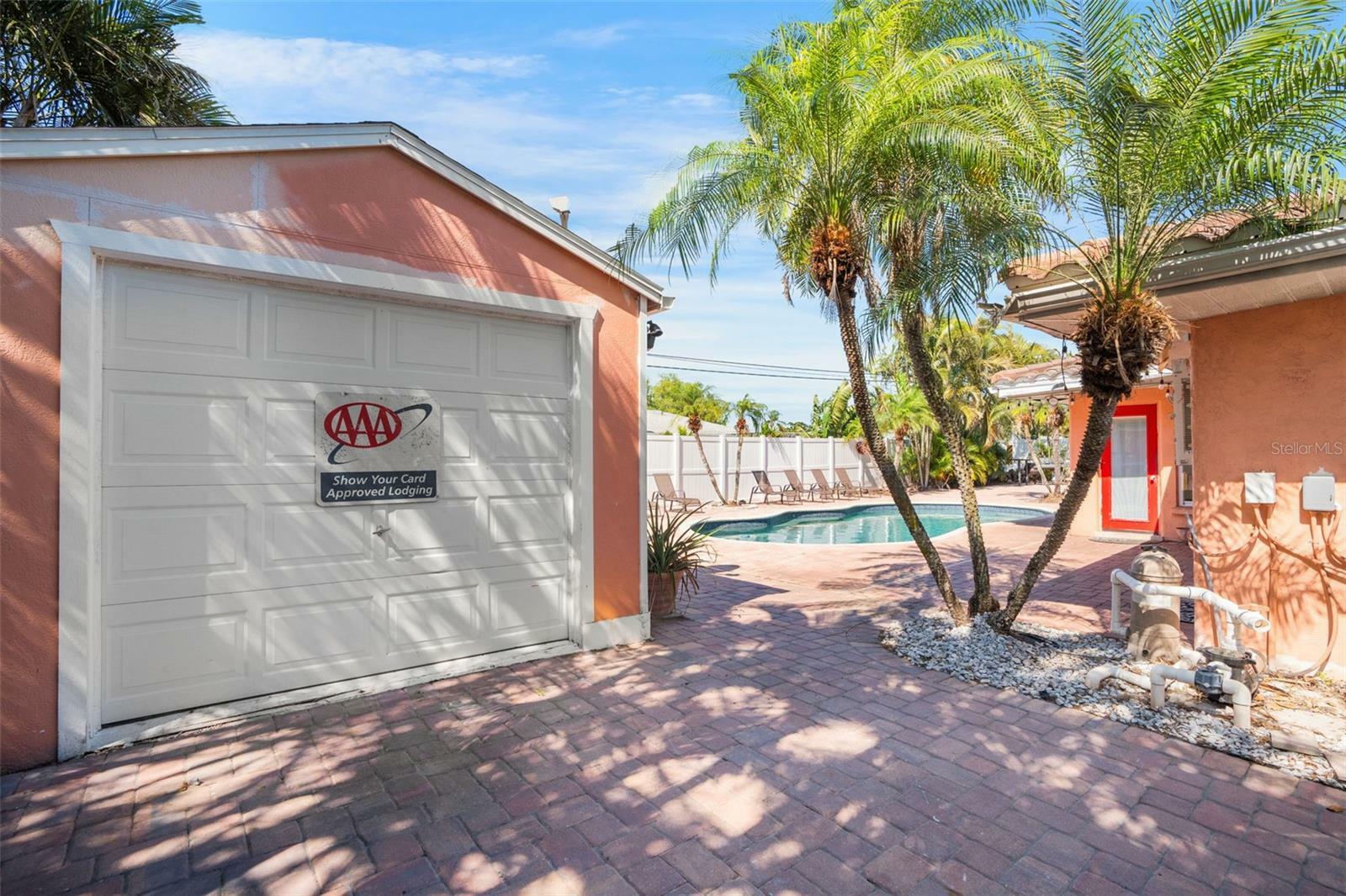 Property Photo: 2609 Webber Street FL 34239