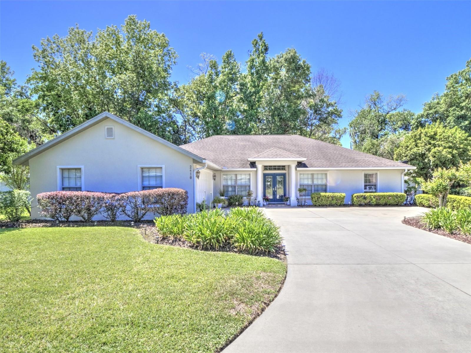 Property Photo: 2410 SE 23rd Place FL 34471