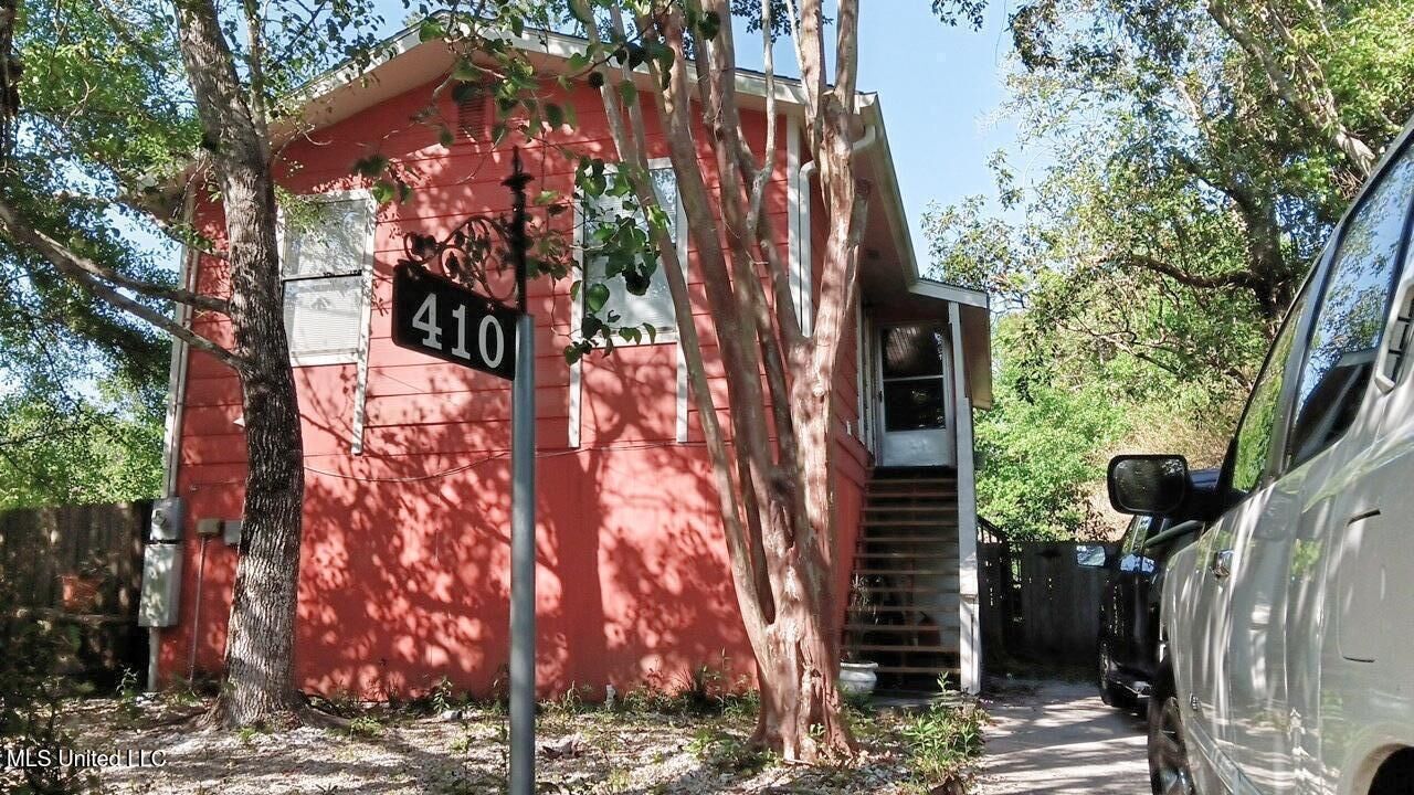 Property Photo:  410 Turner Street  MS 39576 