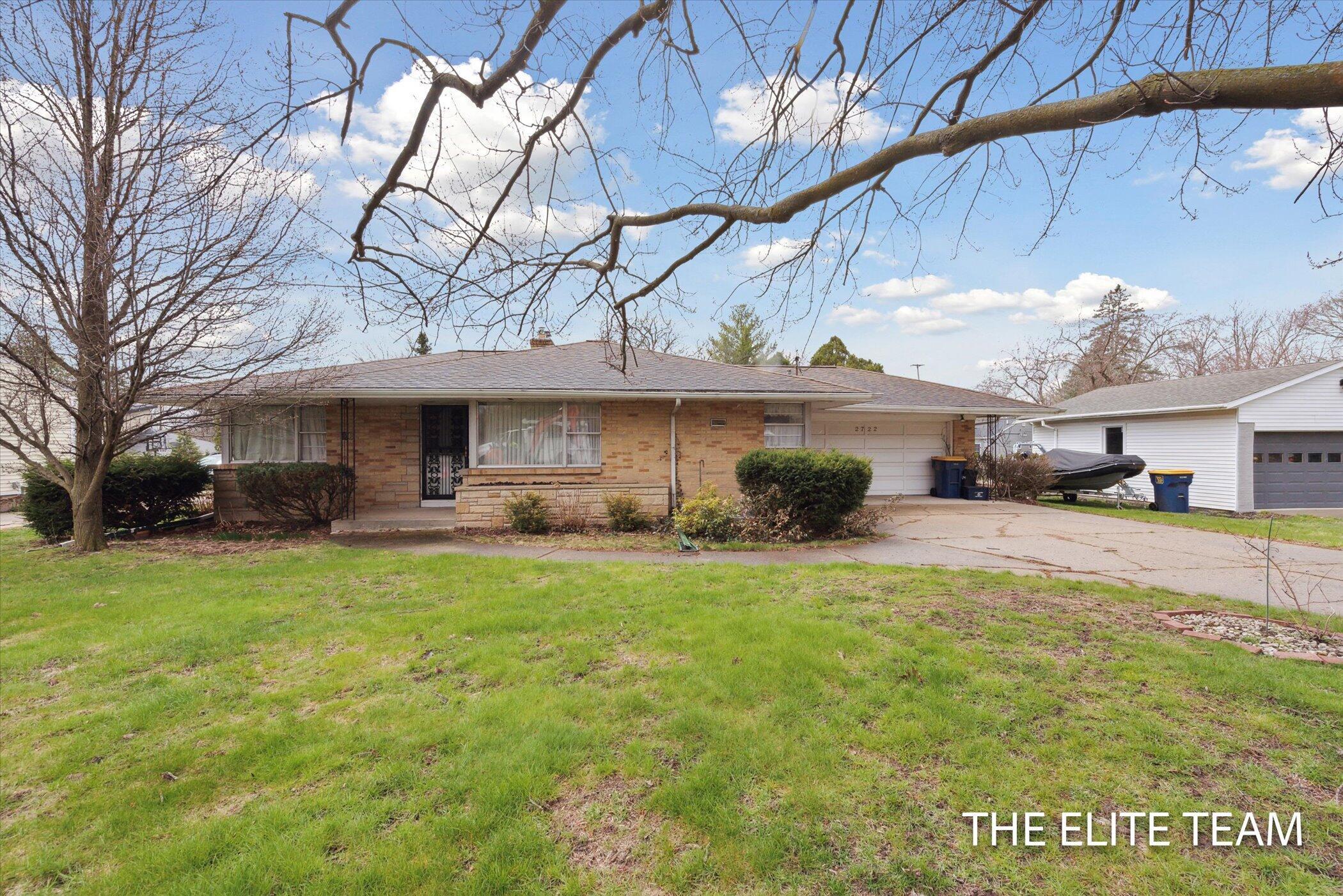Property Photo: 2722 Cascade Road SE MI 49506