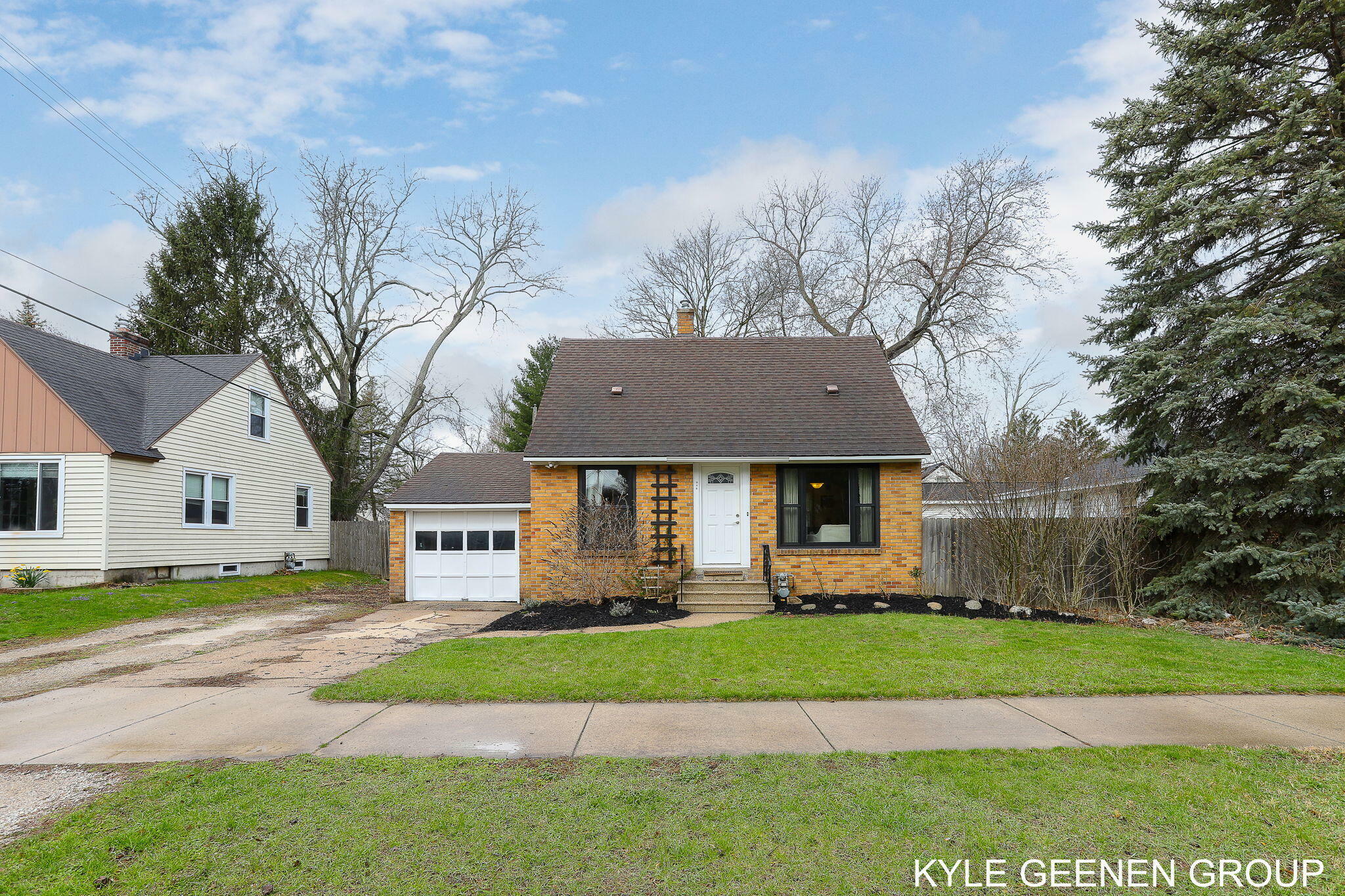 Property Photo: 948 Columbia Avenue MI 49423