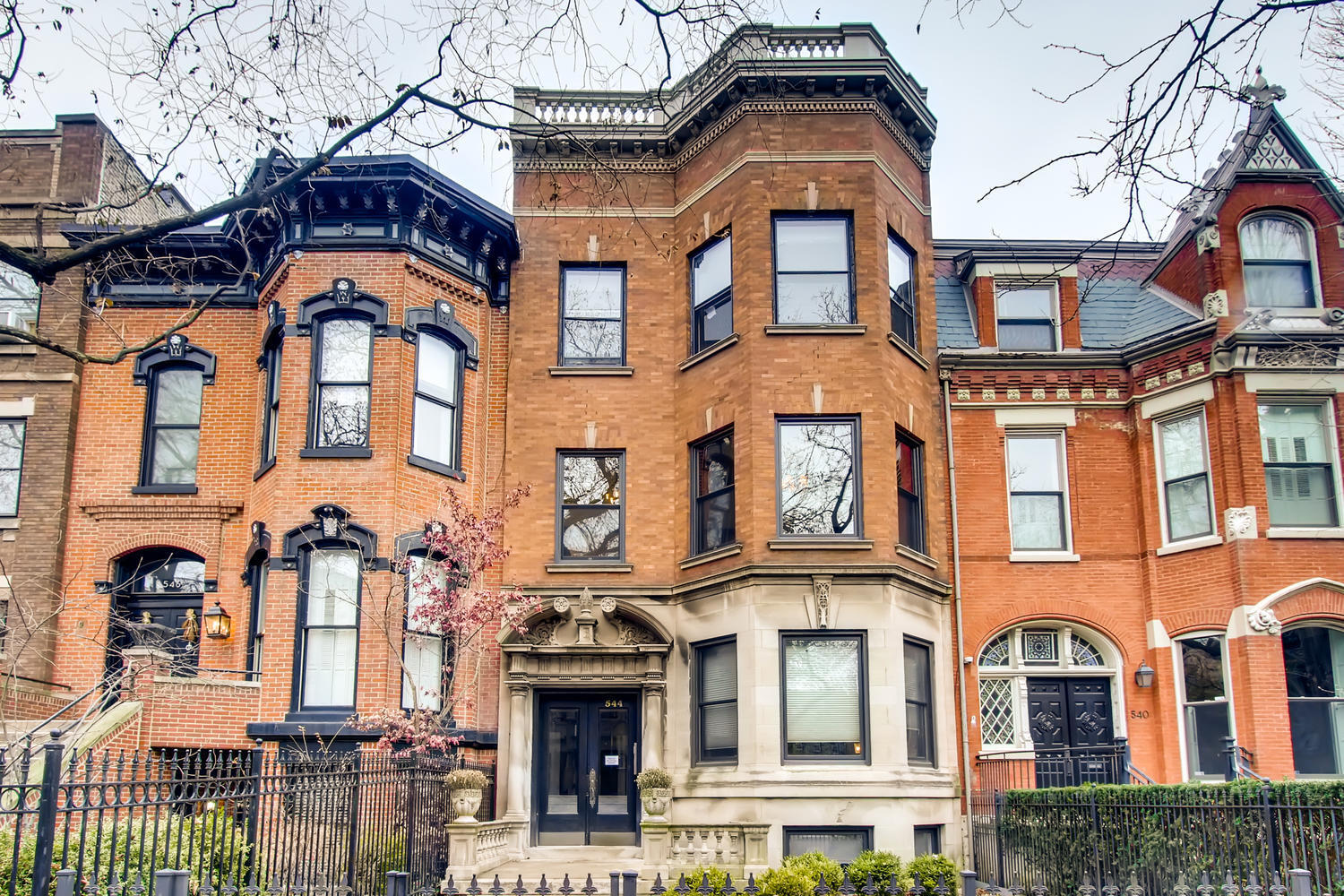 Property Photo:  544 W Fullerton Parkway  IL 60614 