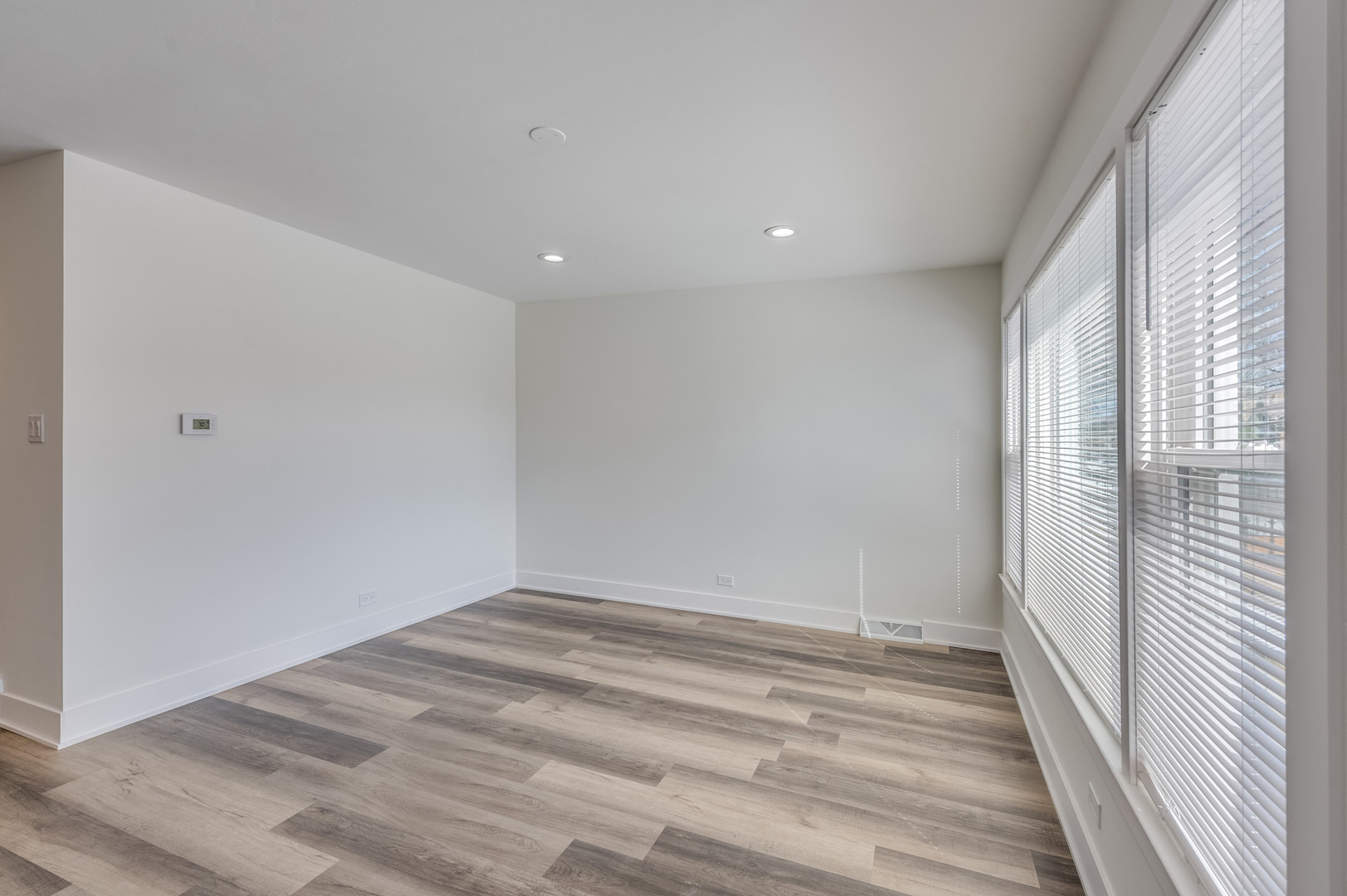 Property Photo: 420 N Hamlin Avenue IL 60624
