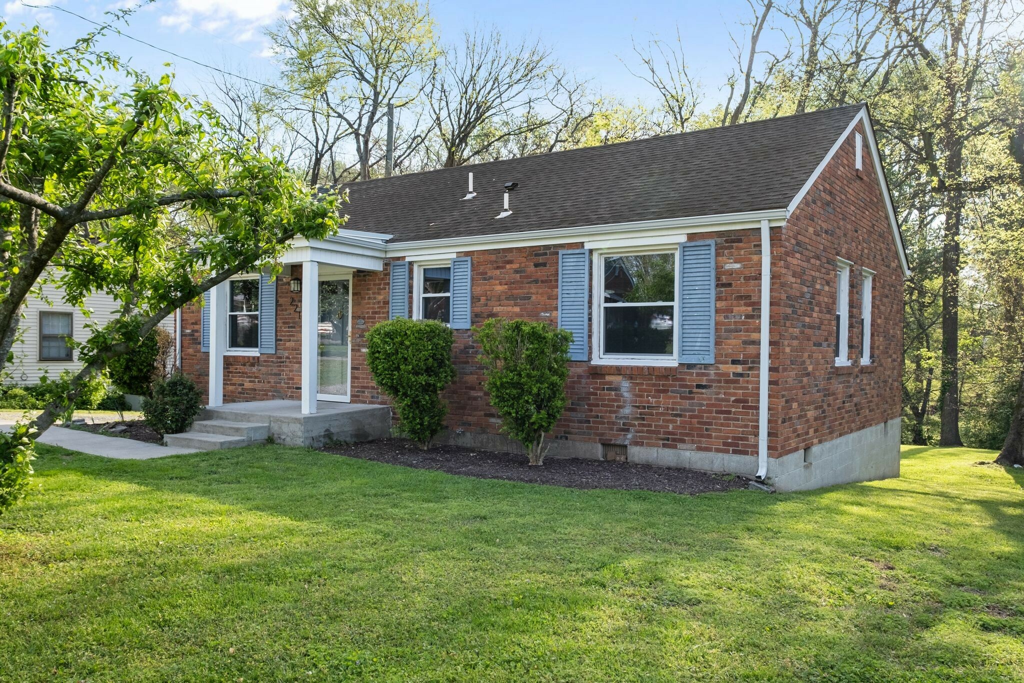 Property Photo: 221 Graylynn Dr TN 37214