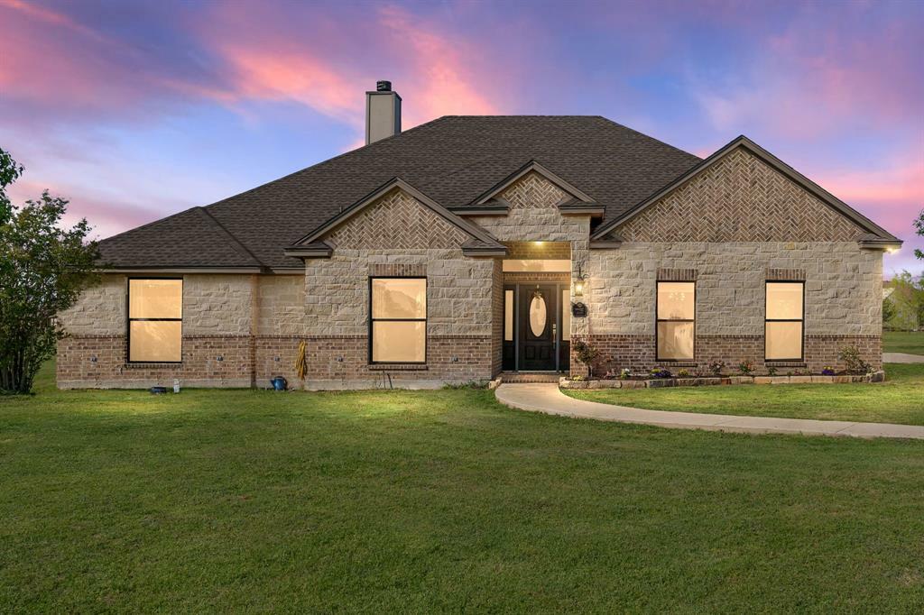 Property Photo: 10832 Ridge Country Road TX 76052