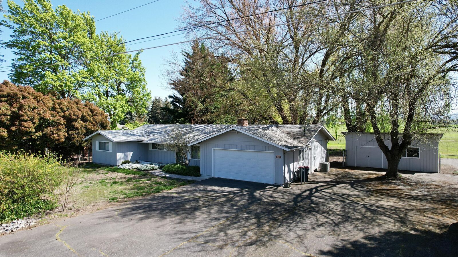 Property Photo: 5366 Teresa Way OR 97502