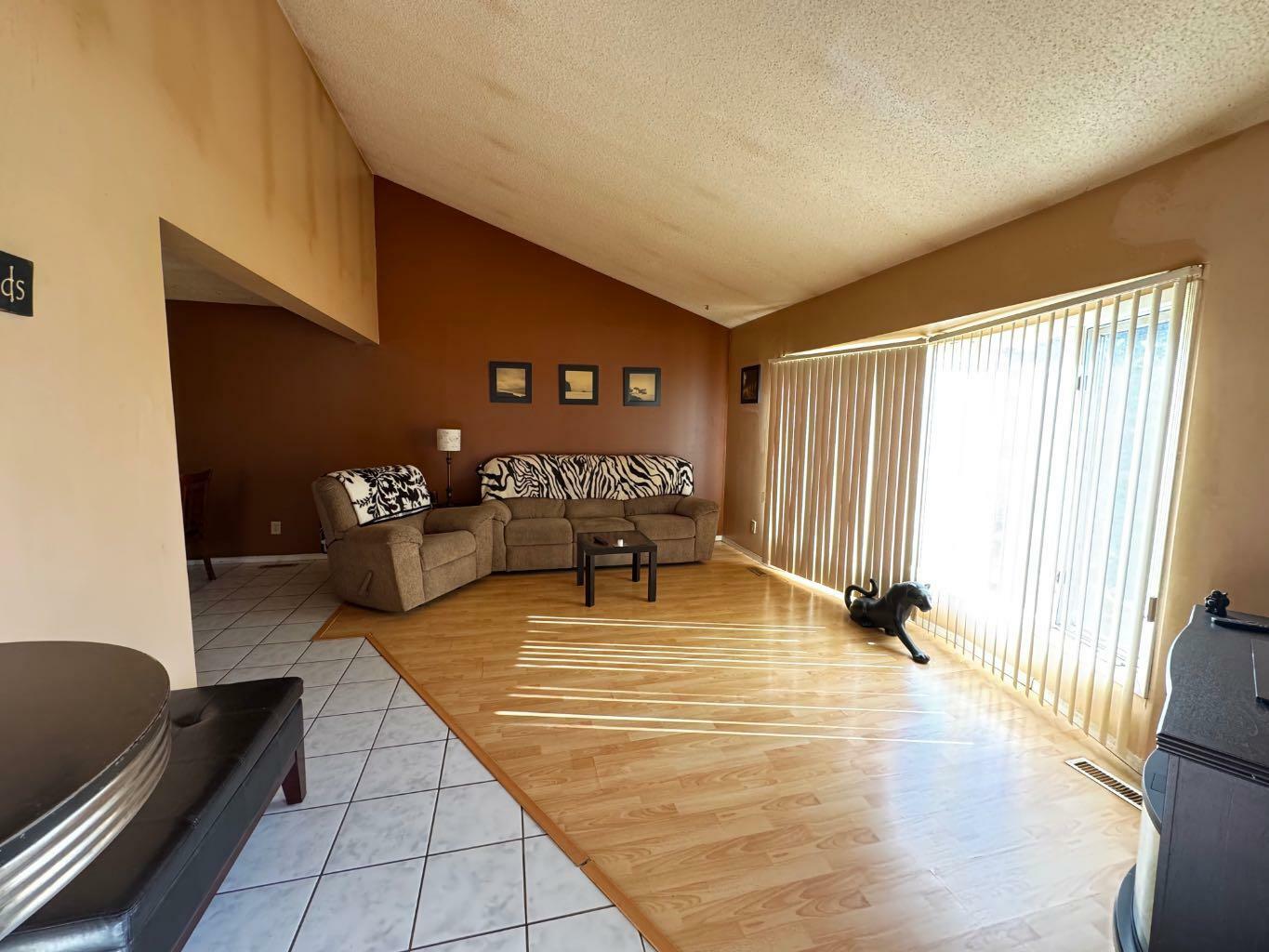 Photo de la propriété: 6879 Rundlehorn Drive NE AB T1Y 4P2