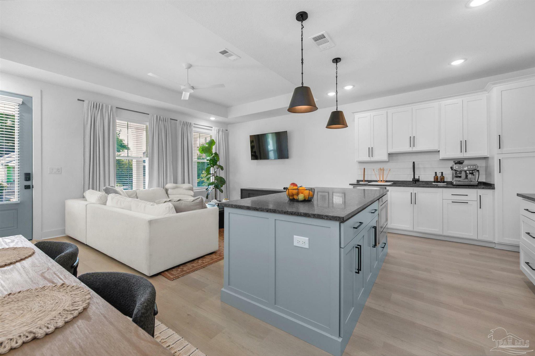 Property Photo: 515 N C St FL 32501