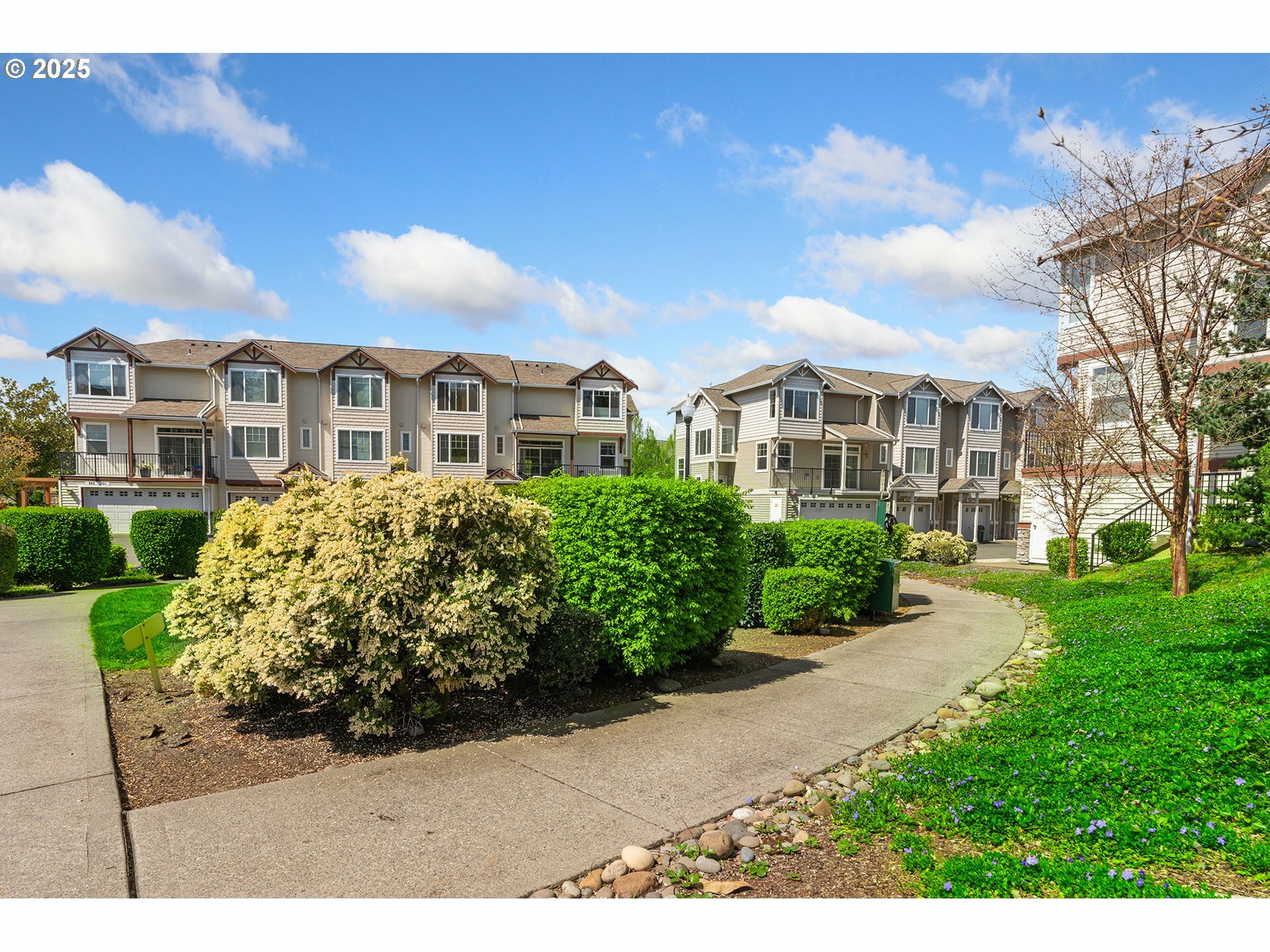 Property Photo: 726 NW 118th Ave 102 OR 97229