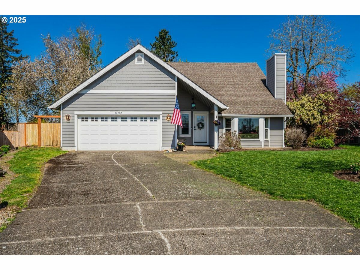 Property Photo: 14207 SE Crystal Ct OR 97236