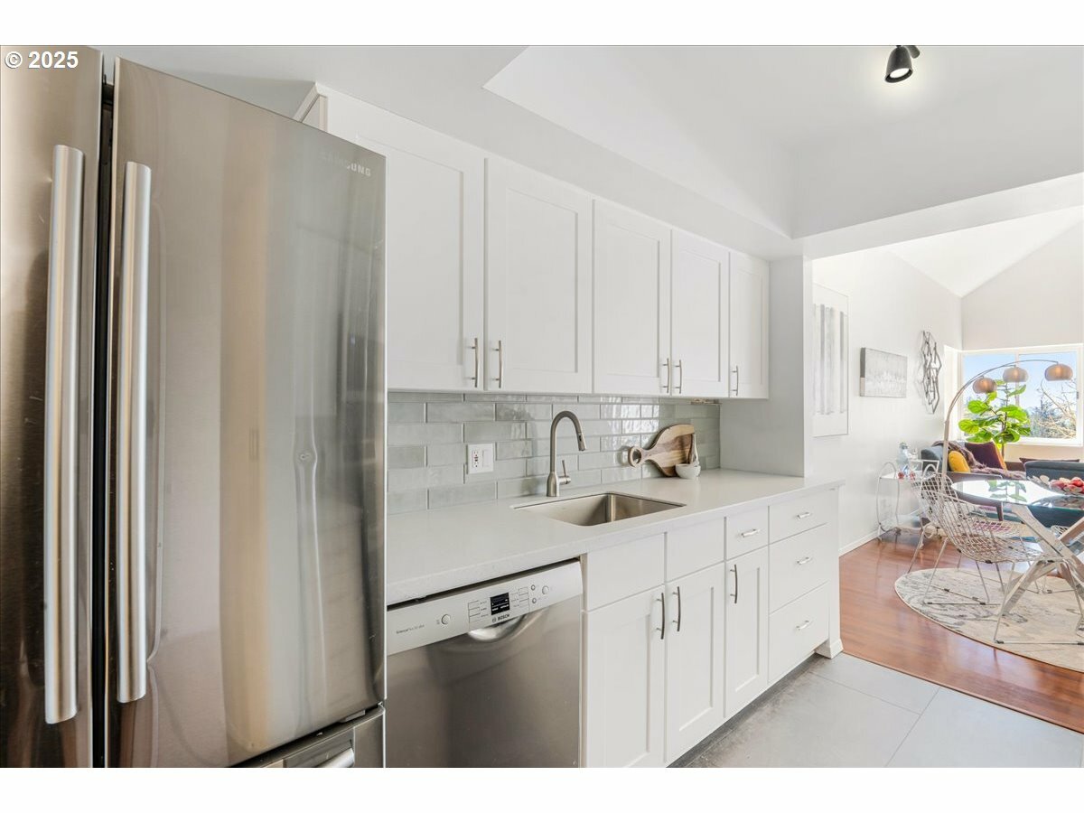Property Photo: 6645 W Burnside St 550 OR 97210